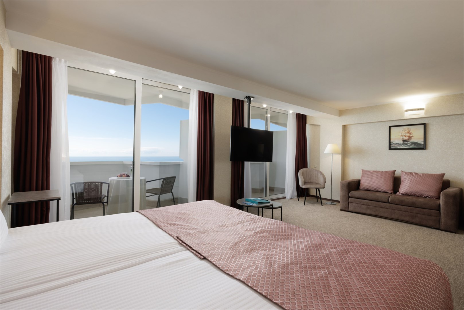 Джуниор Сюит в Sea galaxy hotel congress&SPA