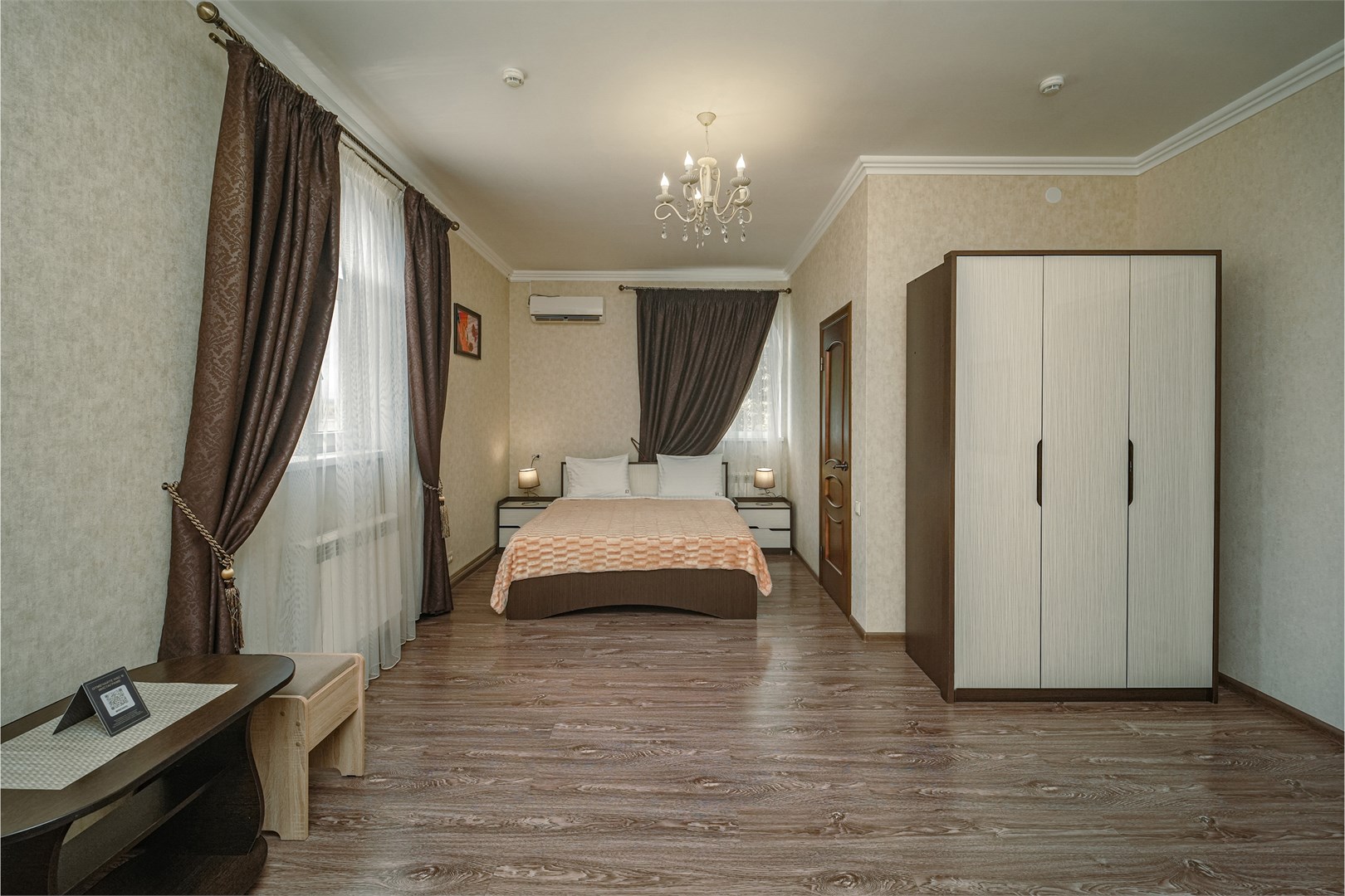 Двухместный 2 спальная кровать в Kristi