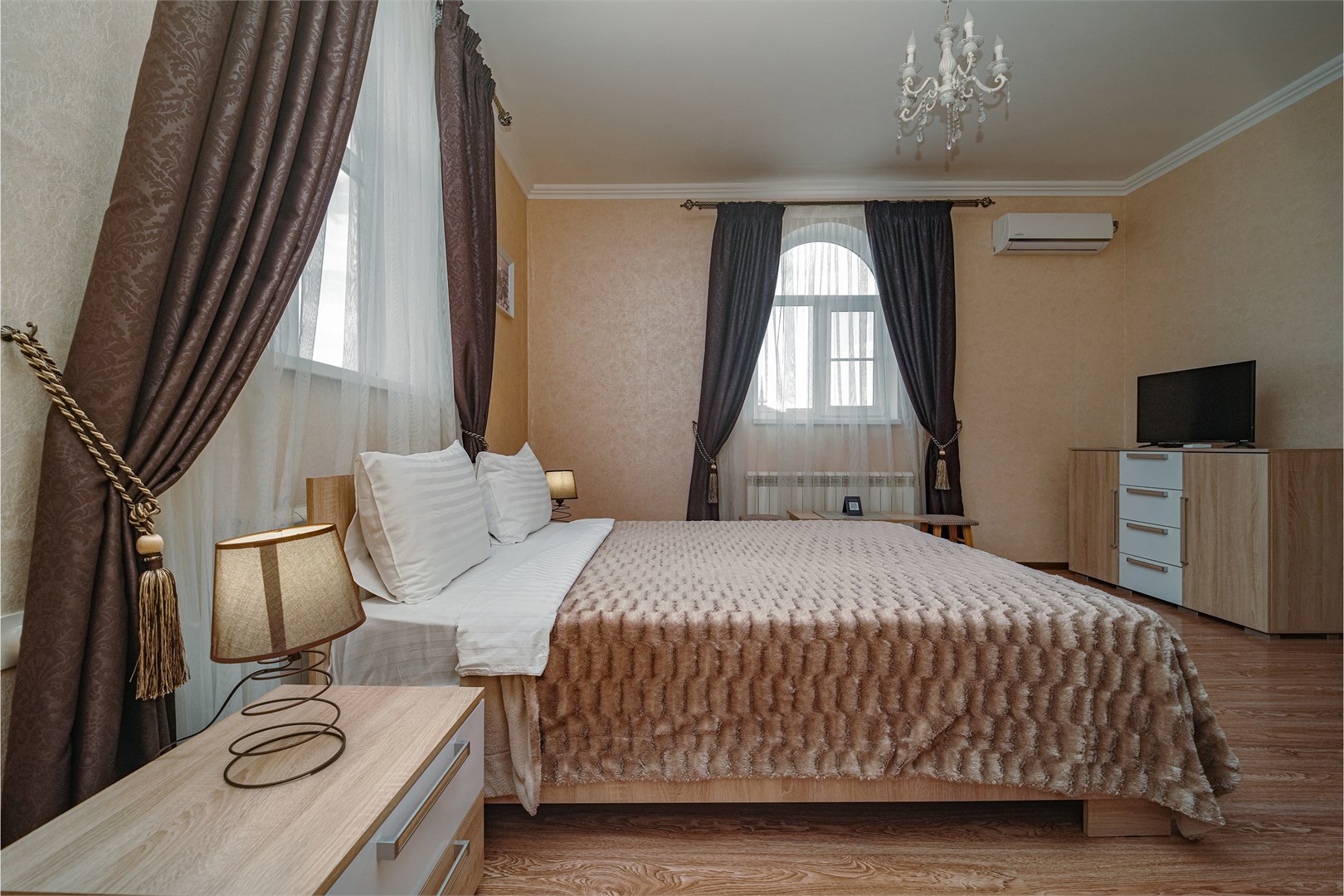 Двухместный 2 спальная кровать в Kristi