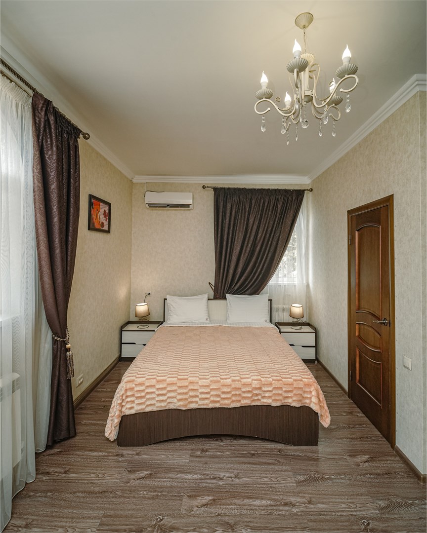 Двухместный 2 спальная кровать в Kristi