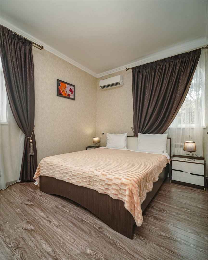 Двухместный 2 спальная кровать в Kristi