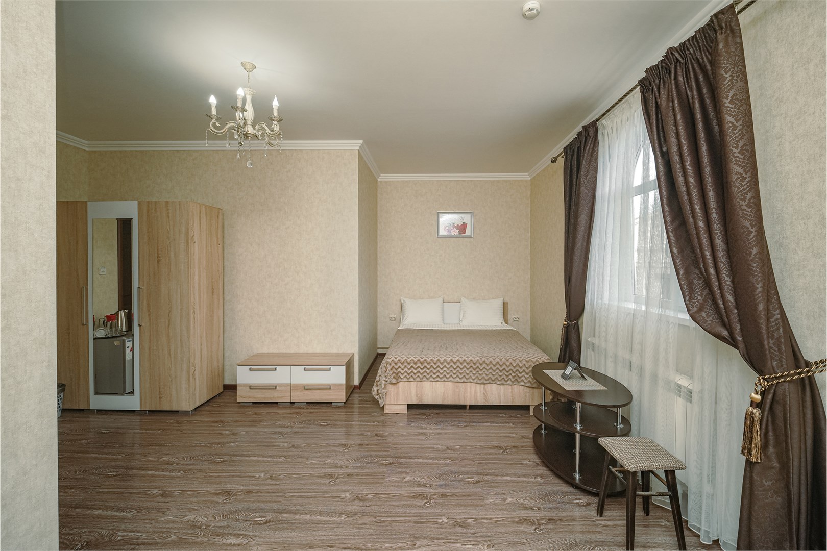 Двухместный 2 спальная кровать в Kristi