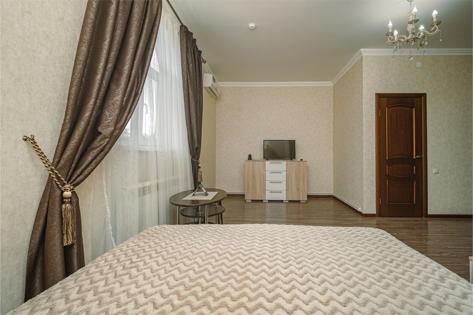 Двухместный 2 спальная кровать в Kristi