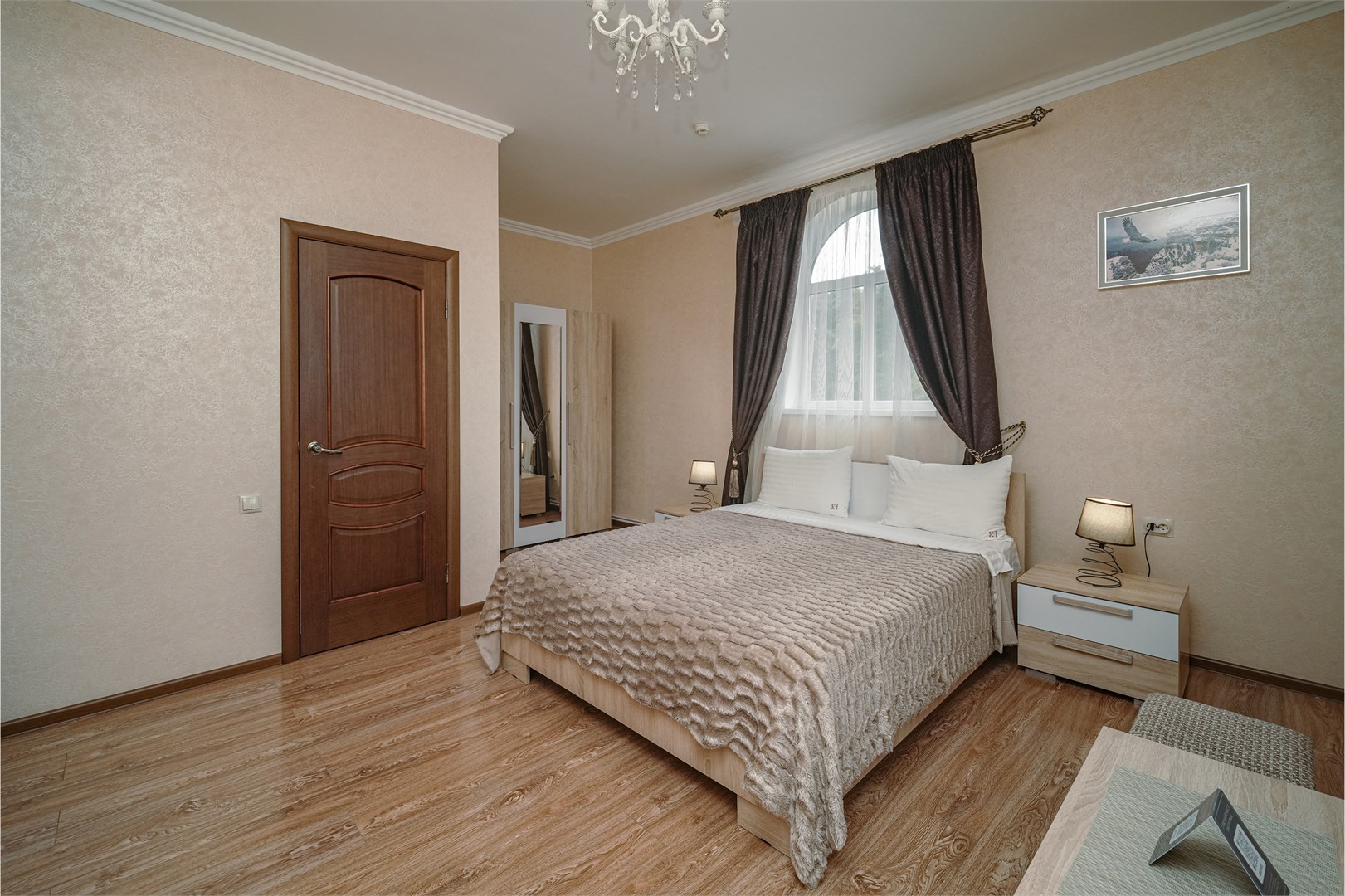 Двухместный 2 спальная кровать в Kristi