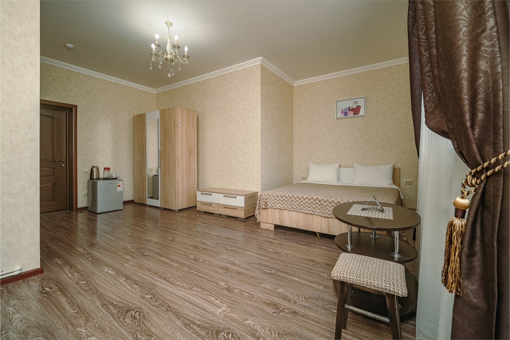 Двухместный 2 спальная кровать в Kristi