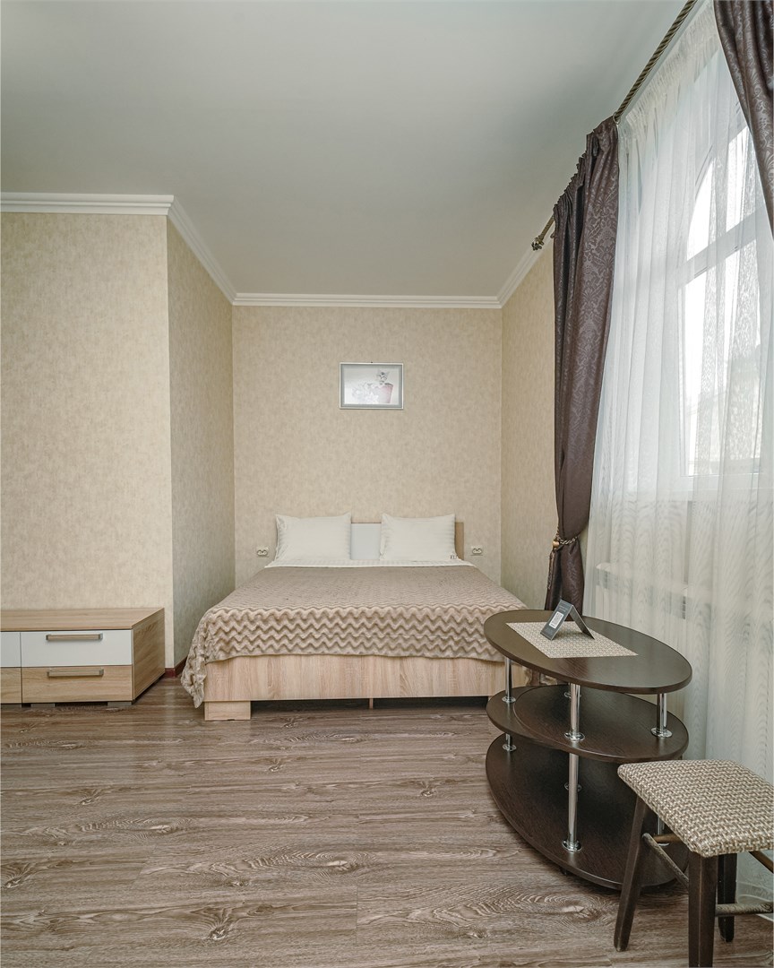 Двухместный 2 спальная кровать в Kristi