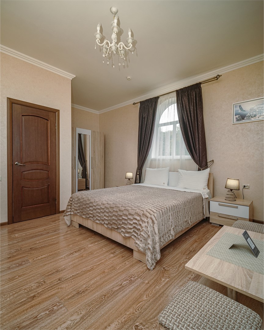 Двухместный 2 спальная кровать в Kristi