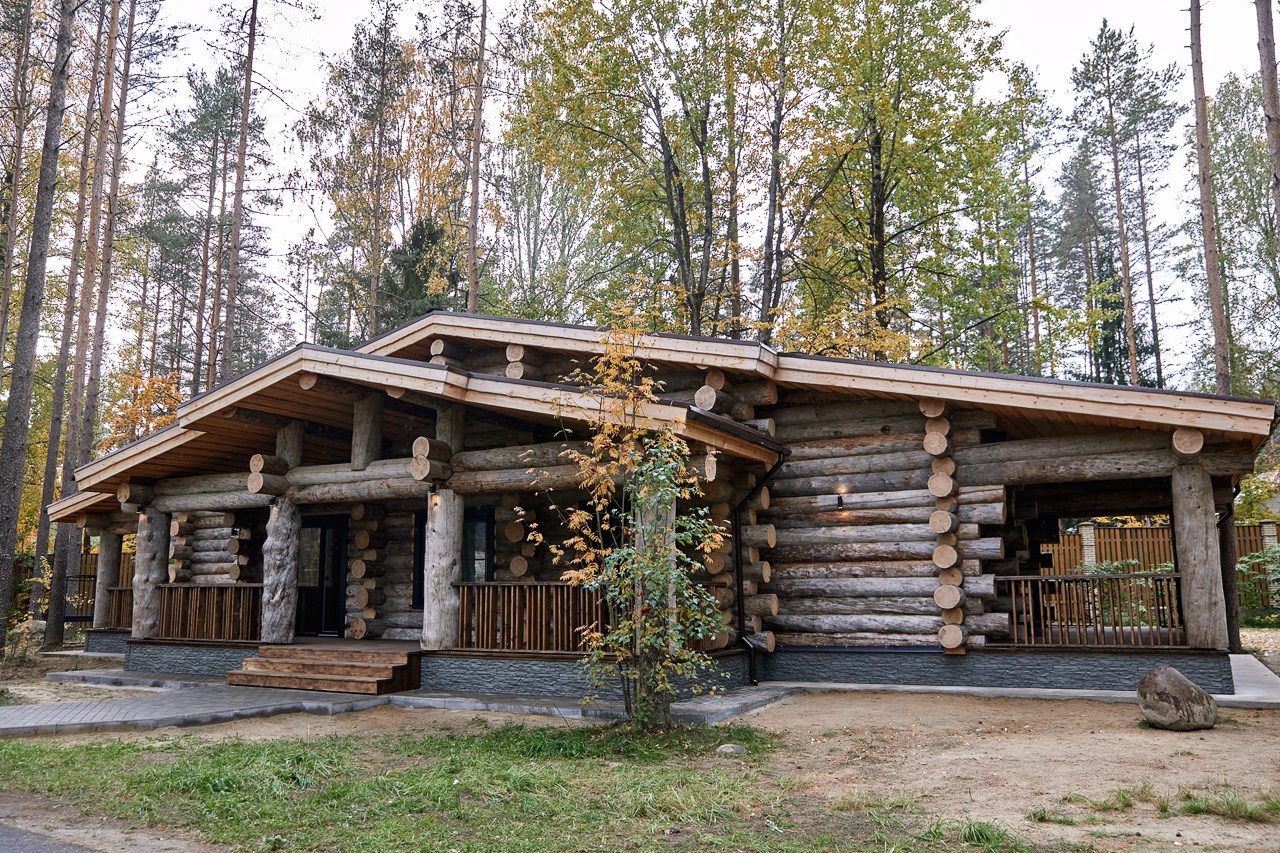 Коттедж «Серый Кардинал» в Царство-Королевство