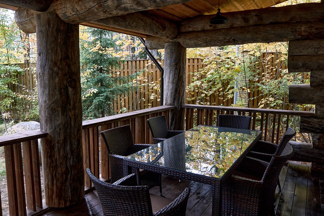 Коттедж «Серый Кардинал» в Царство-Королевство