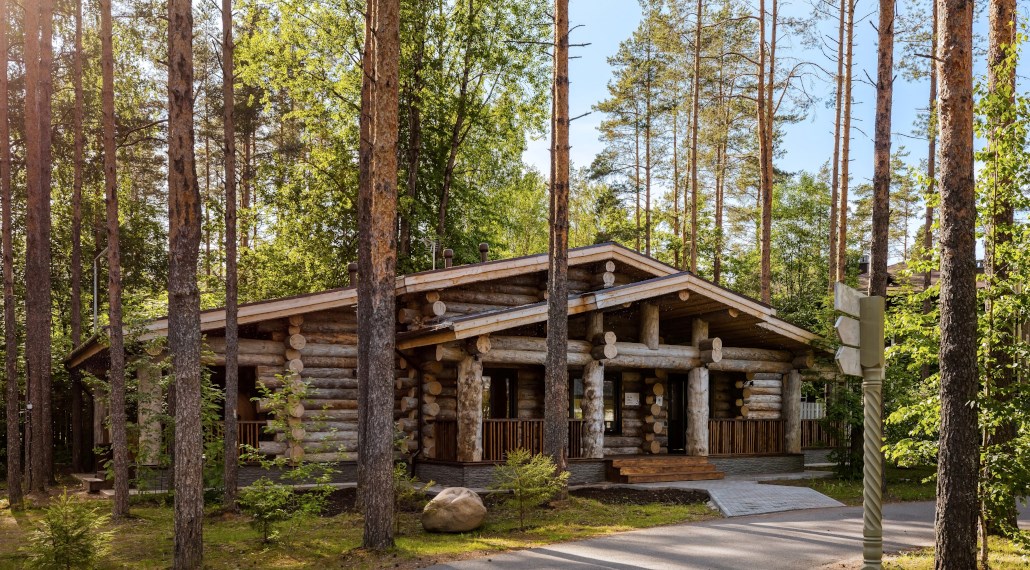 Коттедж «Серый Кардинал» в Царство-Королевство