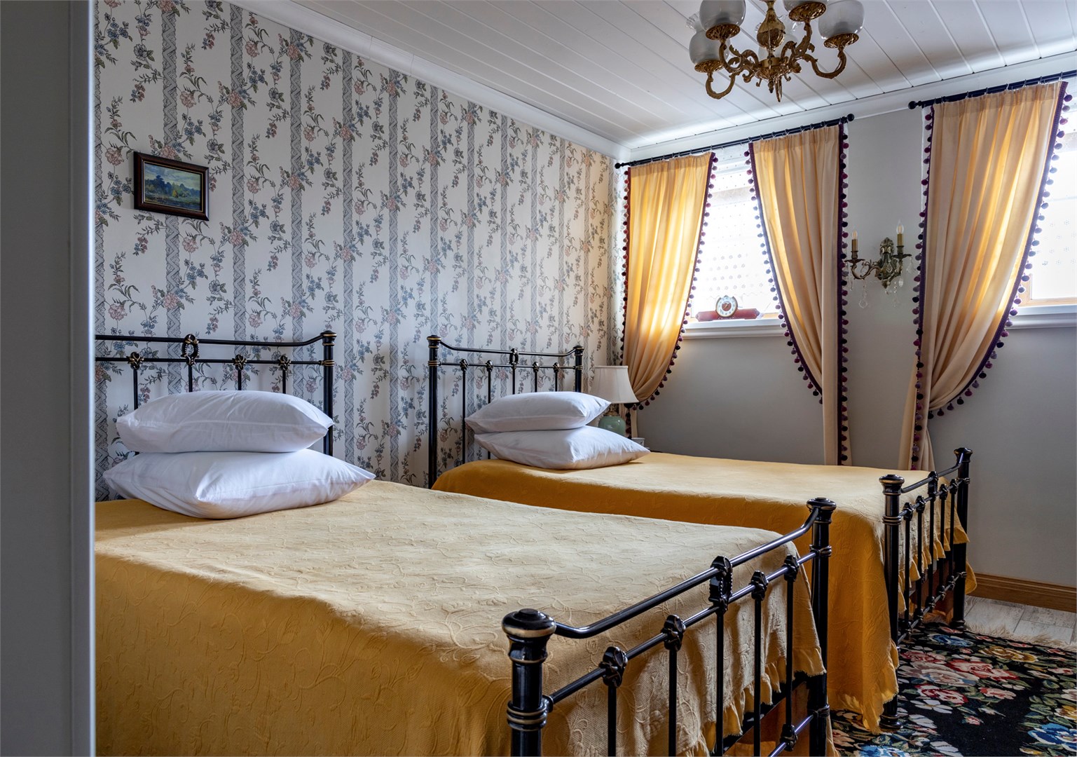 Улучшенный двухместный номер с 2 отдельными кроватями в Пестово подворье