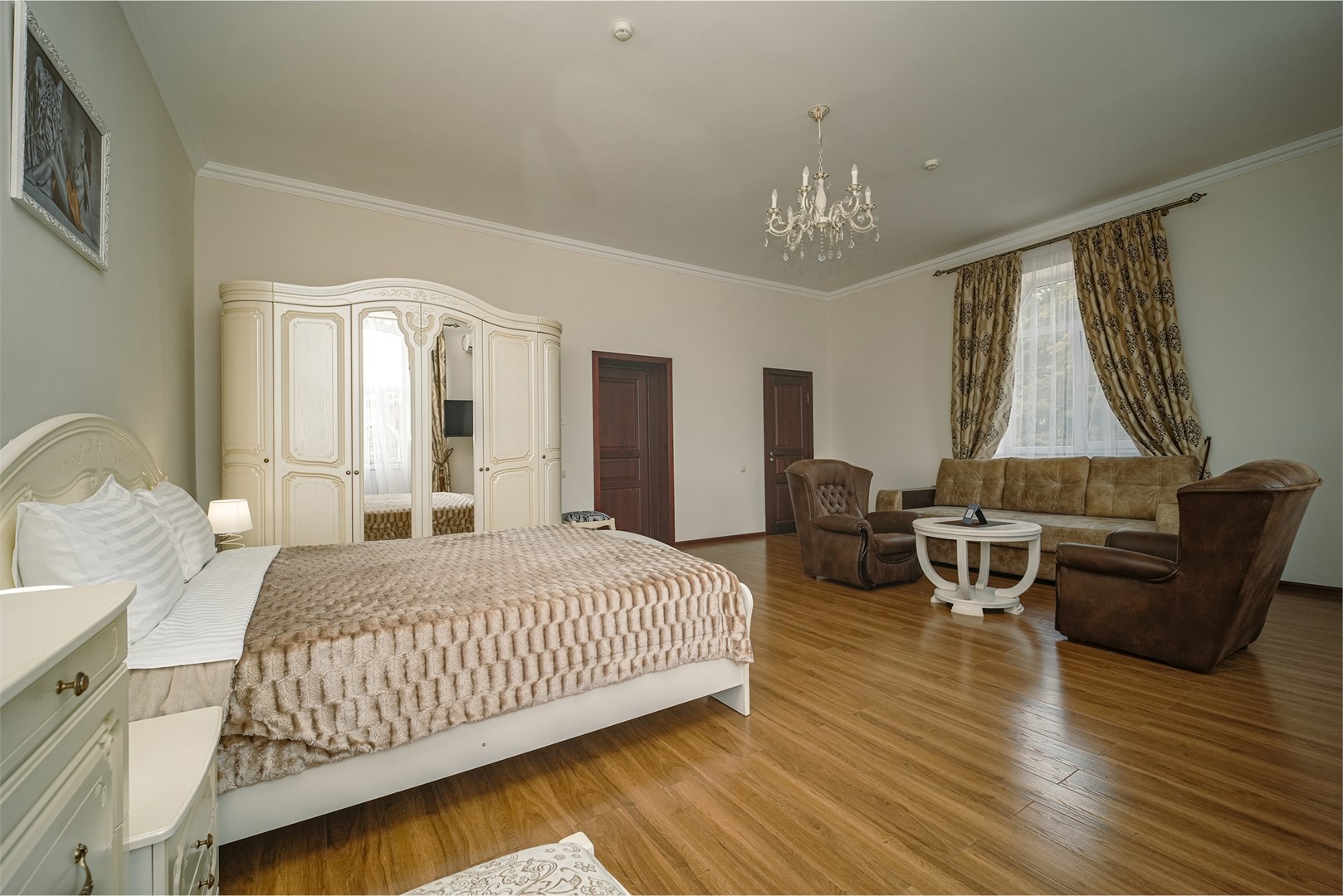 Сьюит с балконом в Kristi