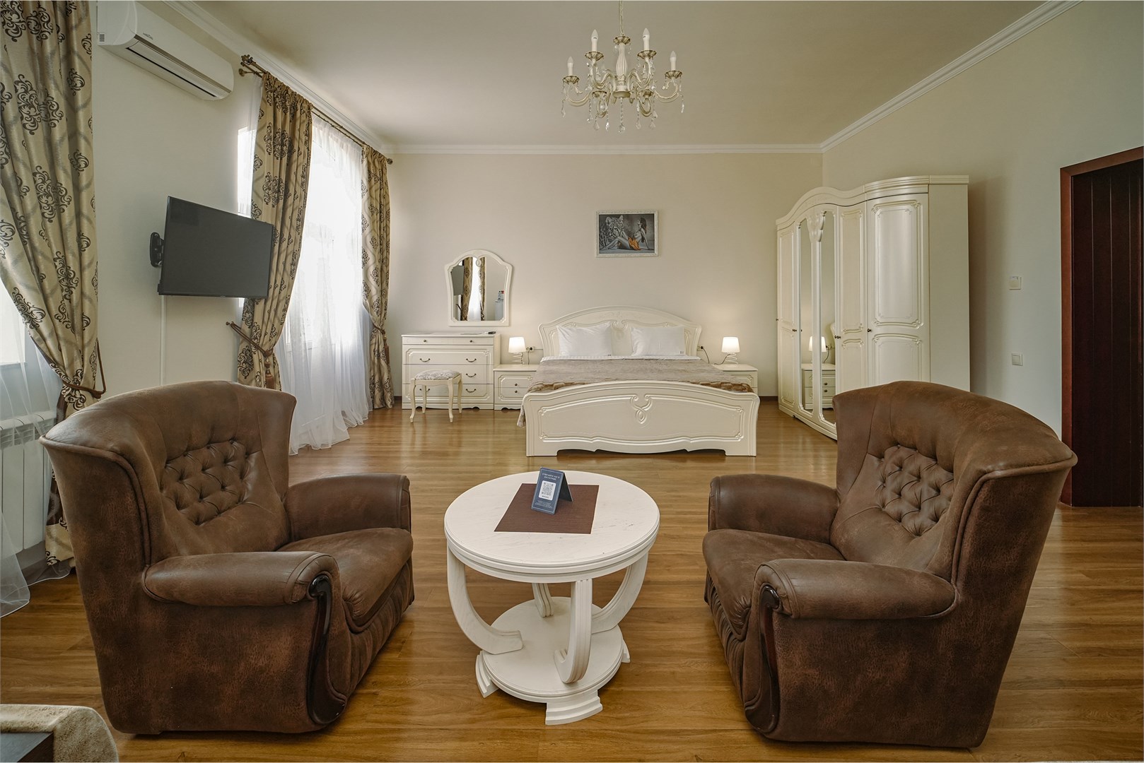 Сьюит с балконом в Kristi