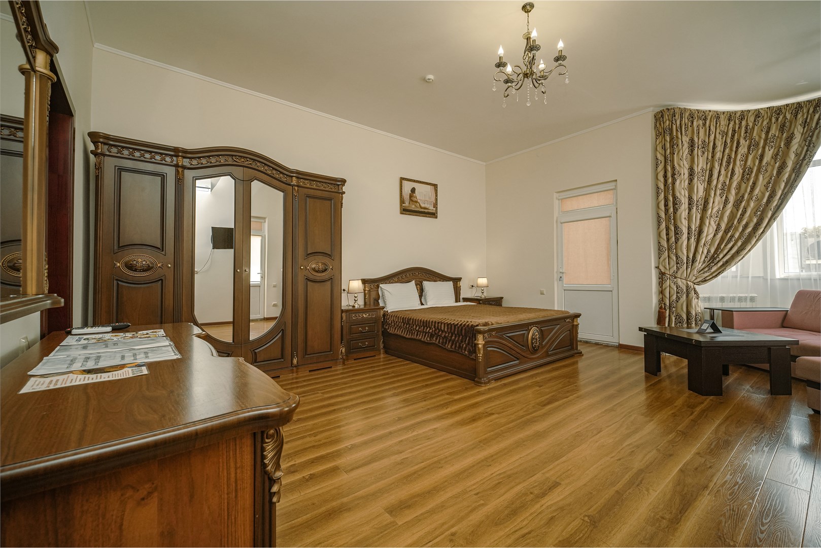 Сьюит с балконом в Kristi