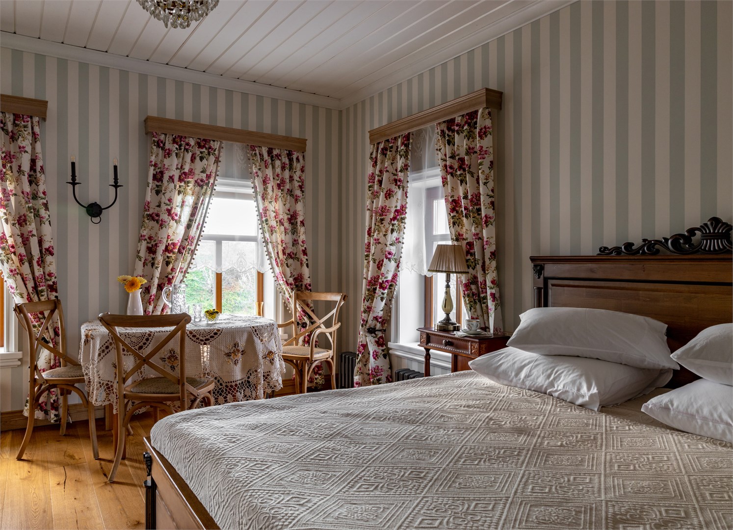 Суперлюкс с кроватью размера "king-size" в Пестово подворье