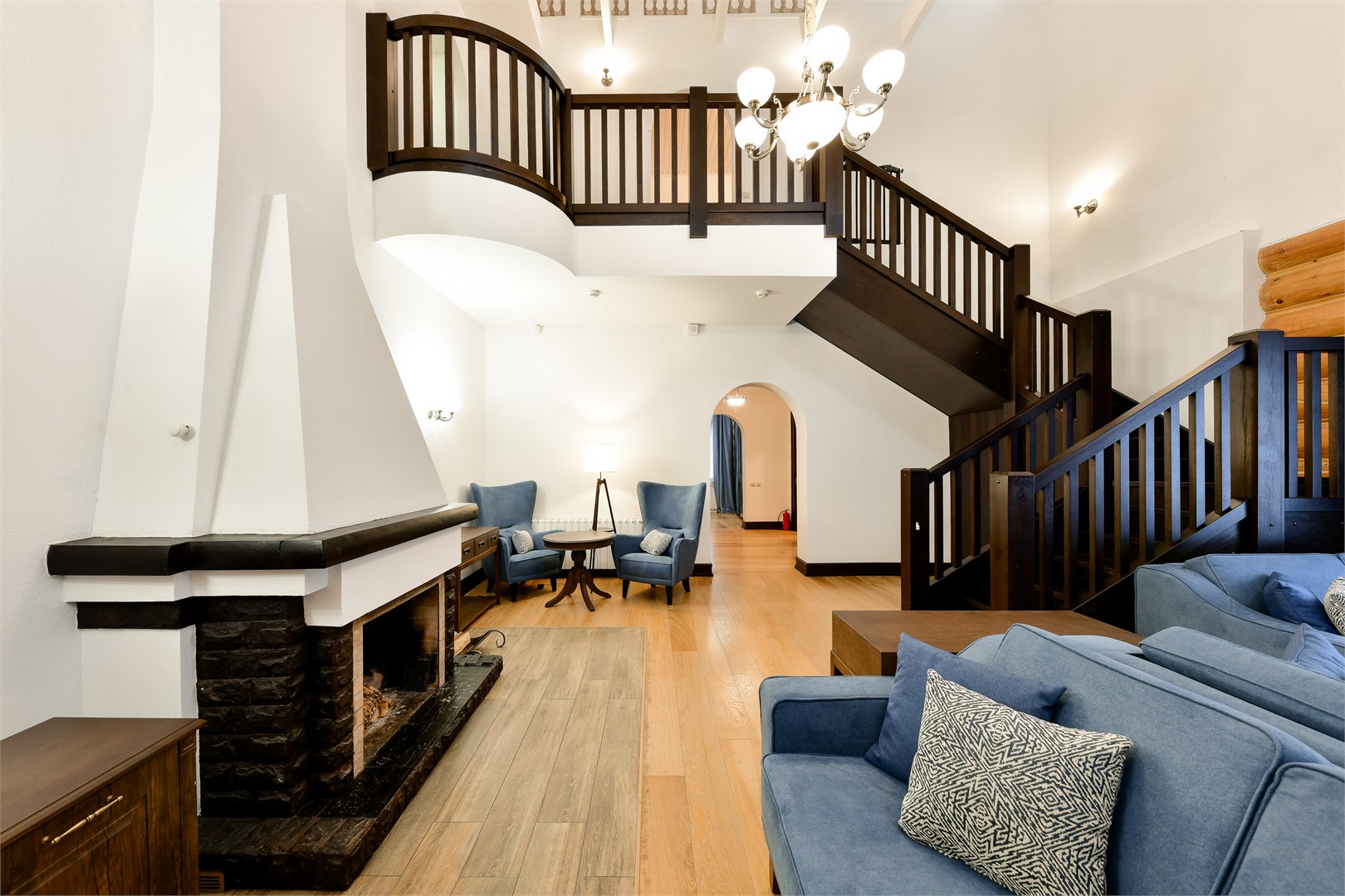 Коттедж для 10 гостей, трехэтажный с третьим светом в Moscow country club