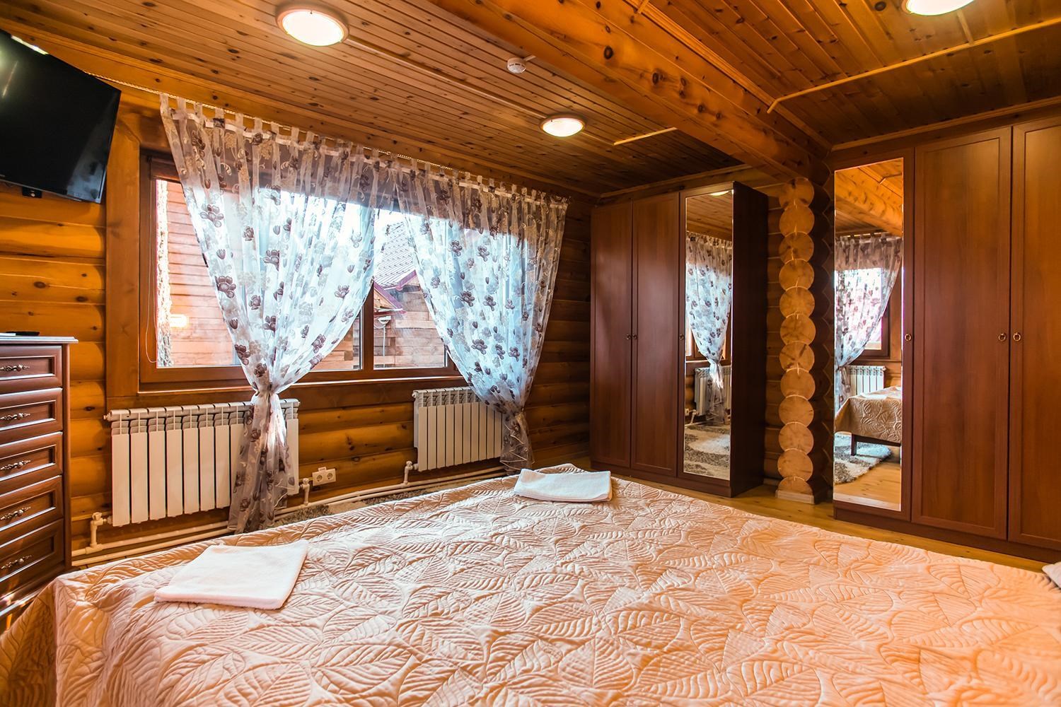 Коттедж №3/1 Двухэтажный коттедж с отдельным входом в Горное озеро