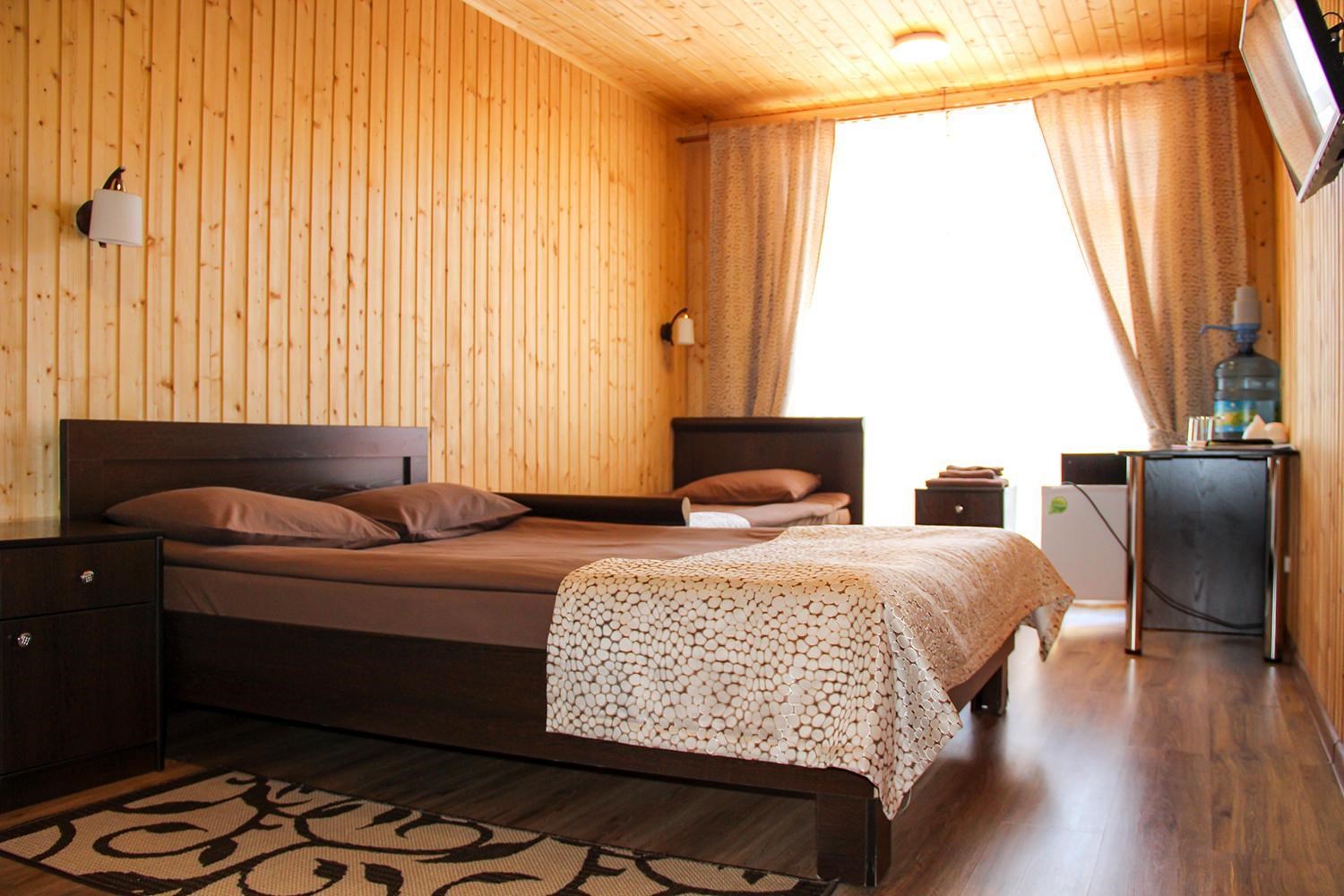 Корпус №2 TRPL №4,7 Трехместный номер с двуспальной и одной односпальной кроватью. в Горное озеро