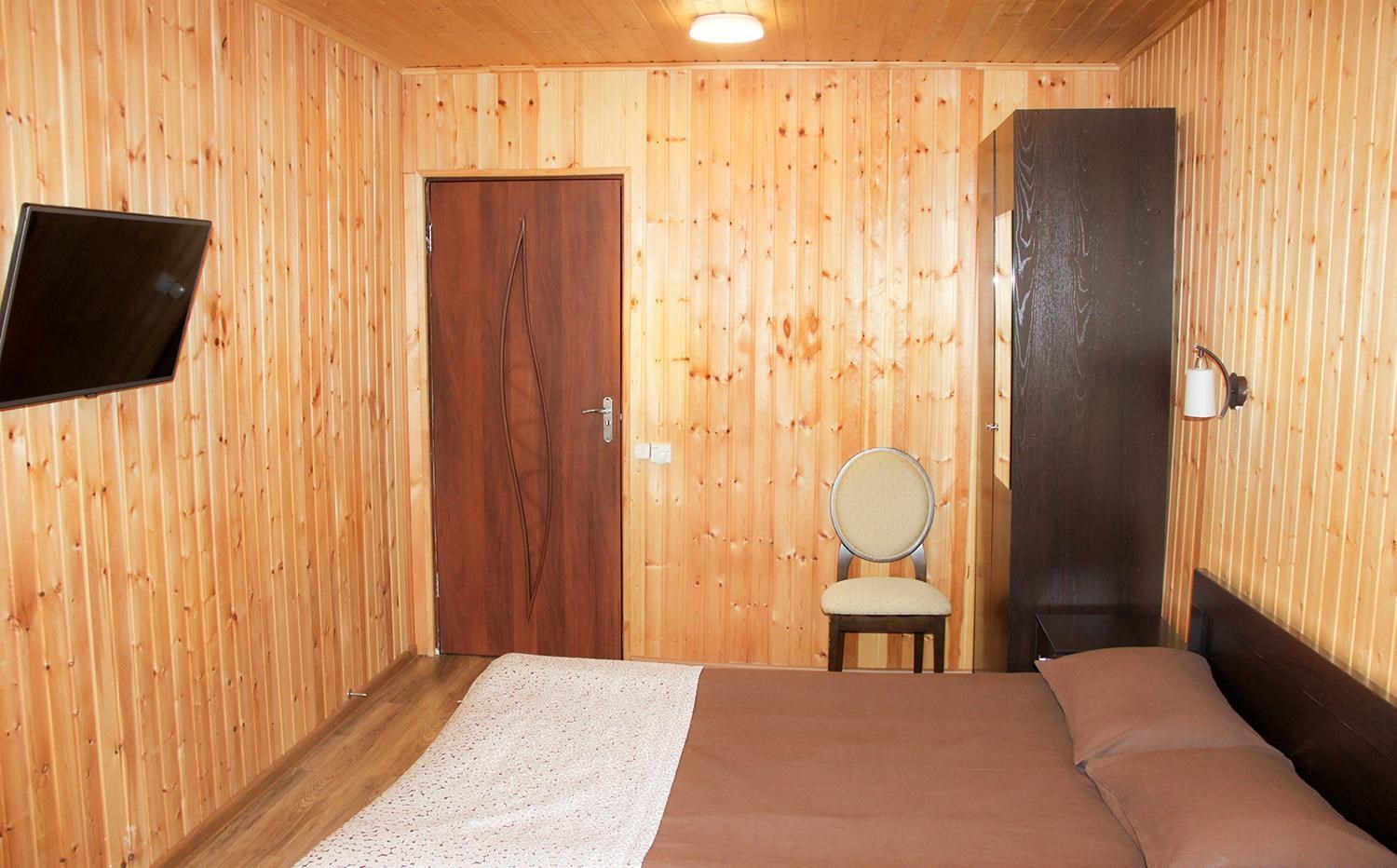 Корпус №2 TRPL №4,7 Трехместный номер с двуспальной и одной односпальной кроватью. в Горное озеро