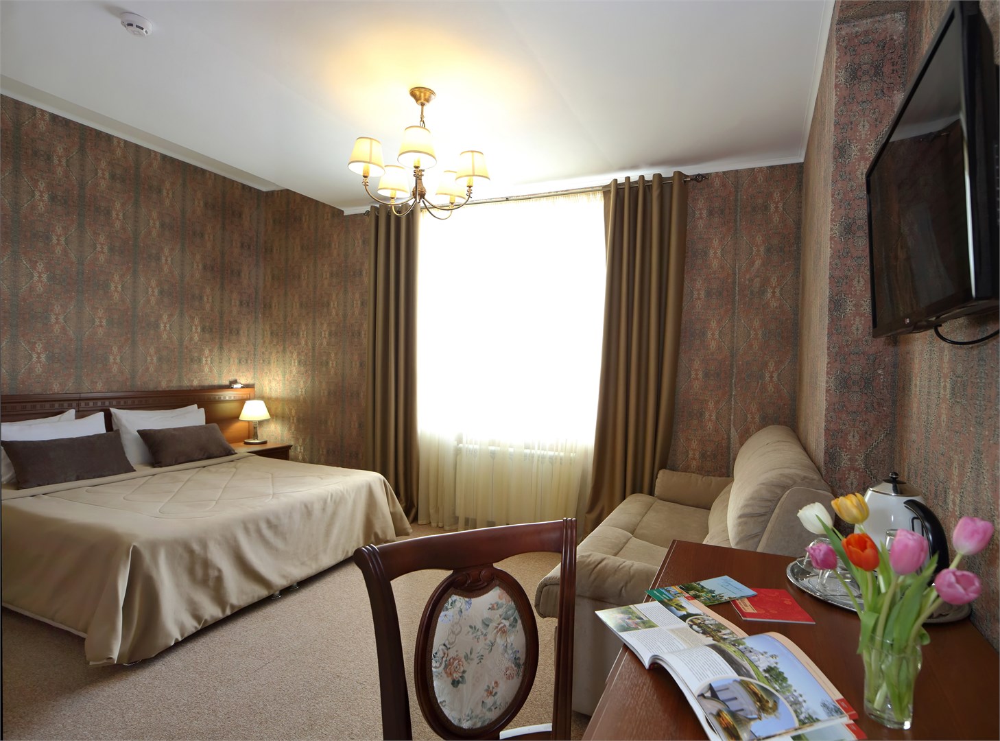 1 категория (стандарт с видом на монастырь и диваном) в Николин парк