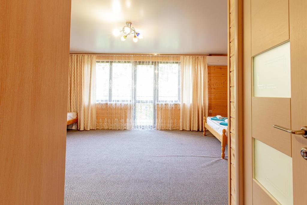 Семейный номер с балконом в Колибри Beach