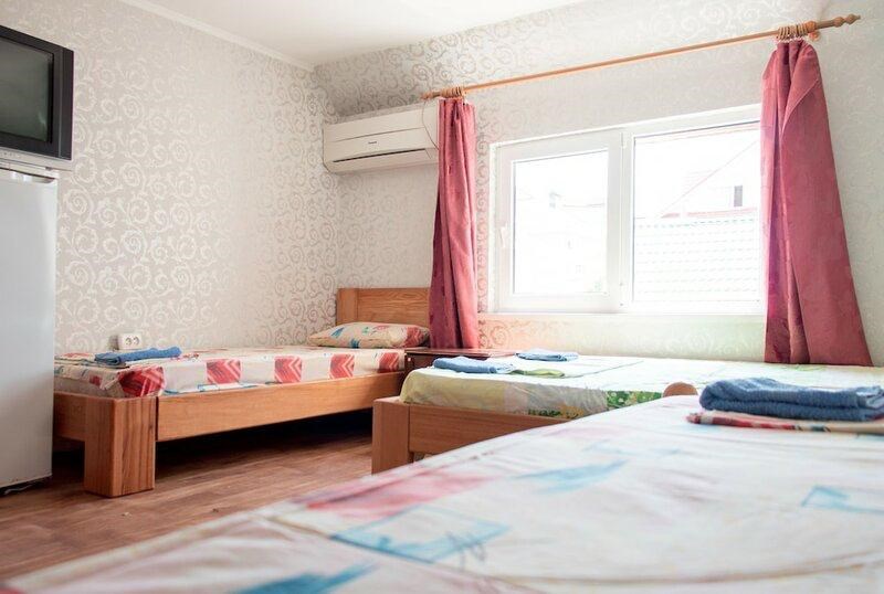 Четырехместный номер эконом-класса с общей ванной комнатой в Колибри Beach