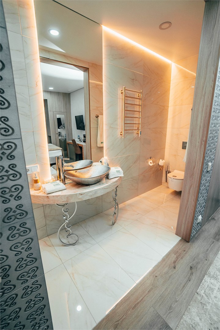 Номер категории ВИП в Алаас