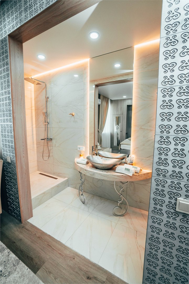 Номер категории ВИП в Алаас