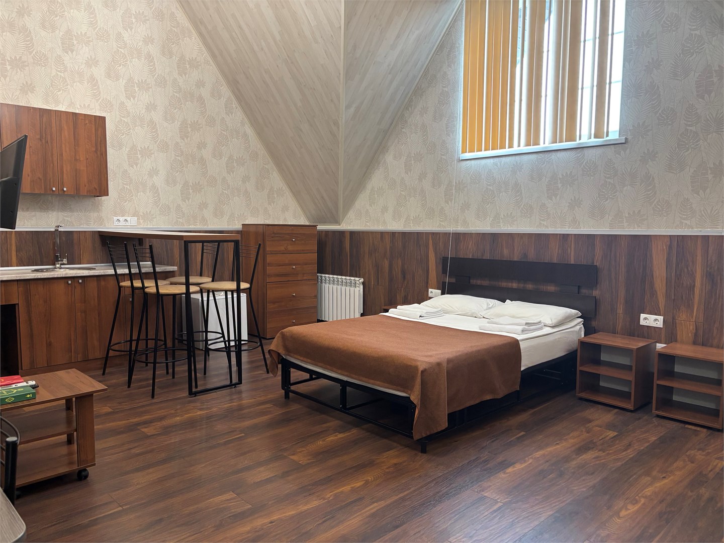 Двухместный номер с двуспальной кроватью и двумя доп.креслами в Объект 784