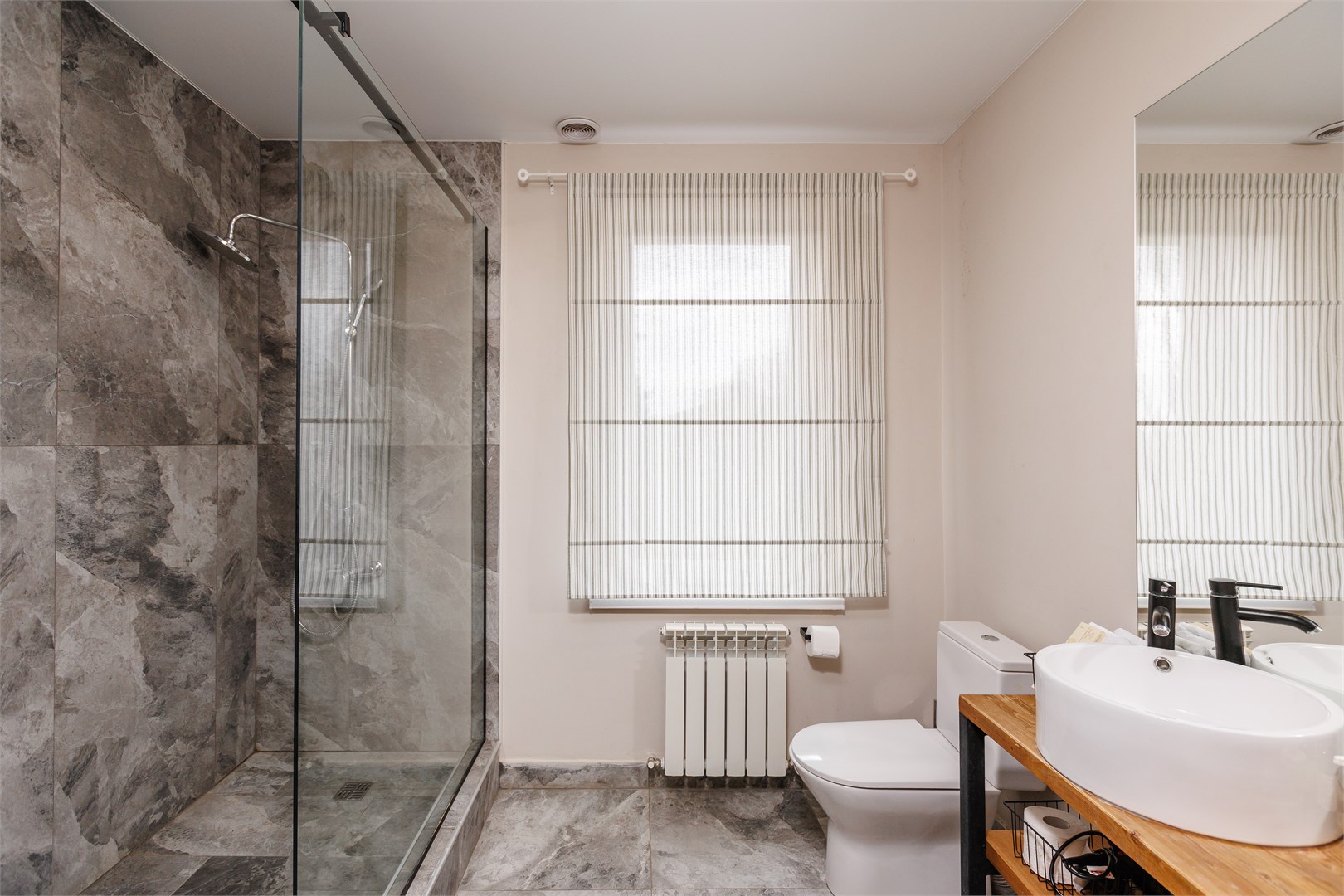 Семейный базовый номер с видом на озеро в Шесть Озер