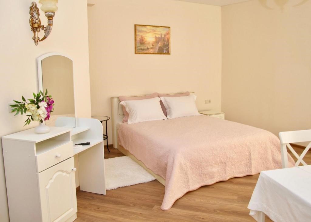 Улучшенный 3х местный номер с видом на море в Империя