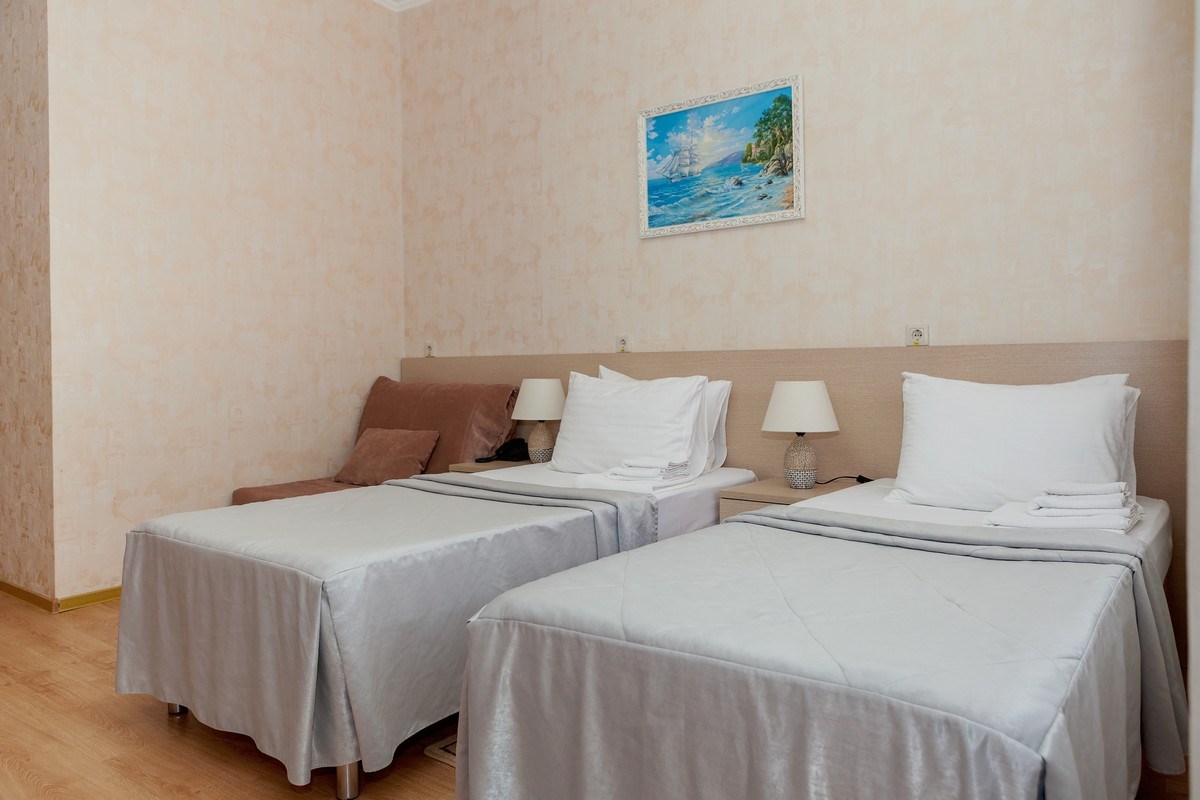 Стандарт 1 категории с балконом (1-2 этаж) корпус 4 в Кристалл уют