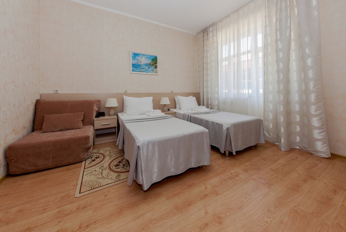 Стандарт 1 категории с балконом (1-2 этаж) корпус 4 в Кристалл уют