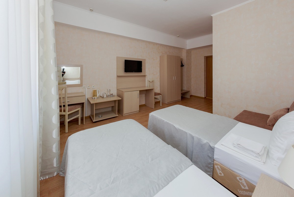 Стандарт 1 категории с балконом (1-2 этаж) корпус 4 в Кристалл уют