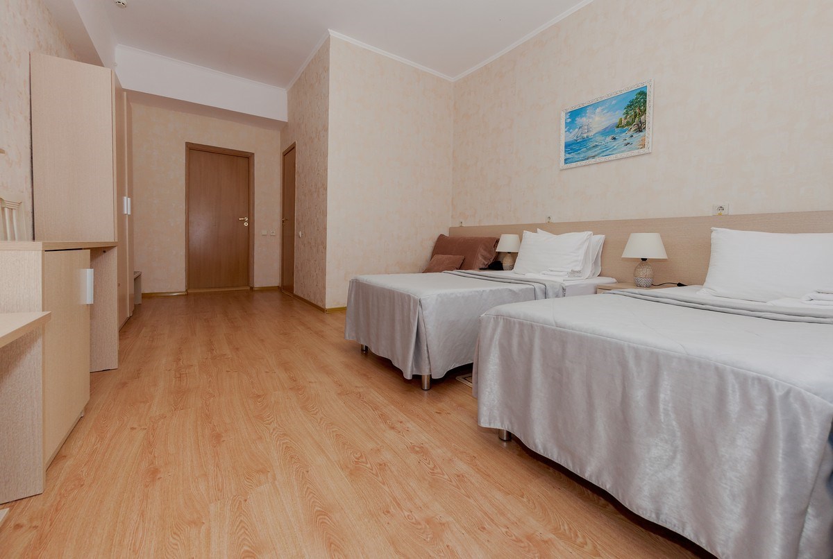 Стандарт 1 категории с балконом (1-2 этаж) корпус 4 в Кристалл уют