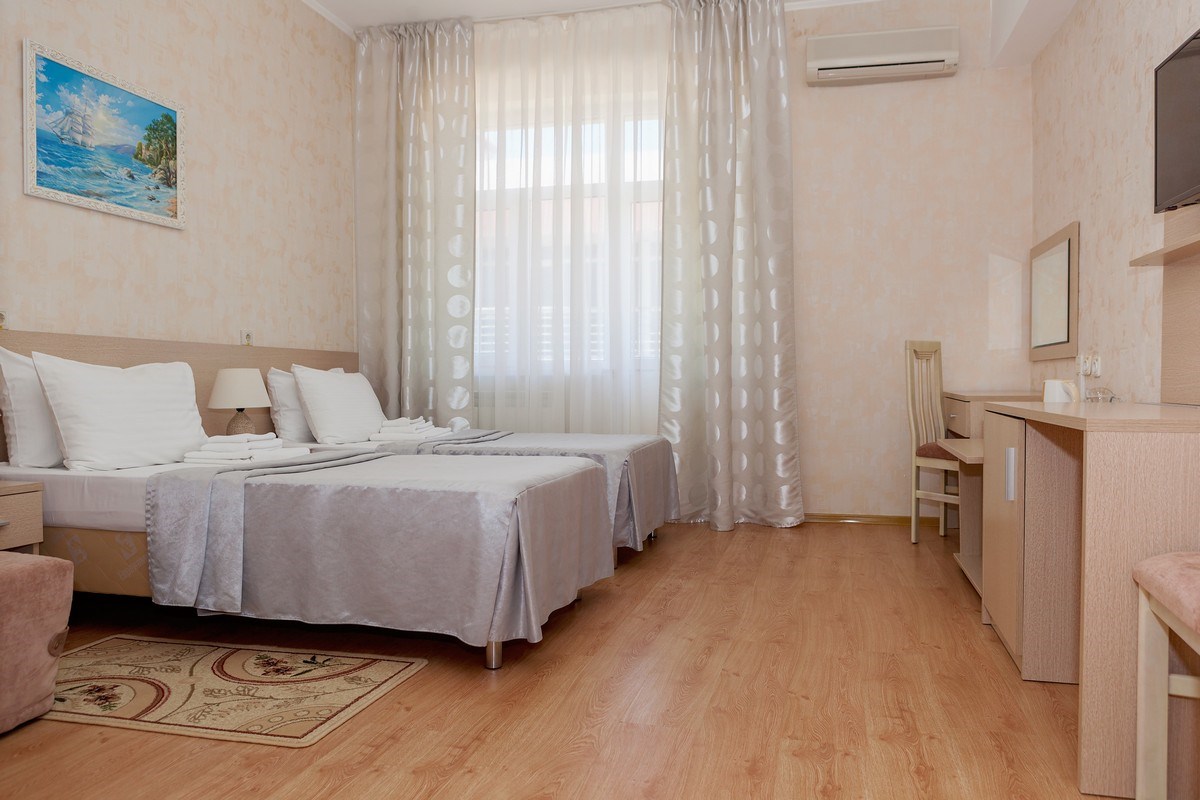 Стандарт 1 категории с балконом (1-2 этаж) корпус 4 в Кристалл уют