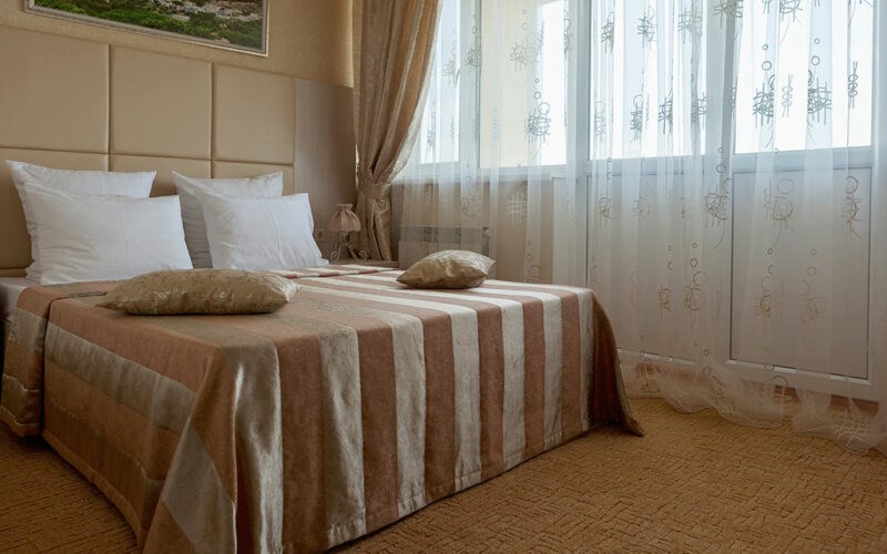 Семейный номер 2-х комнатный с балконом корпус 4 (2-4 этаж ) в Кристалл уют