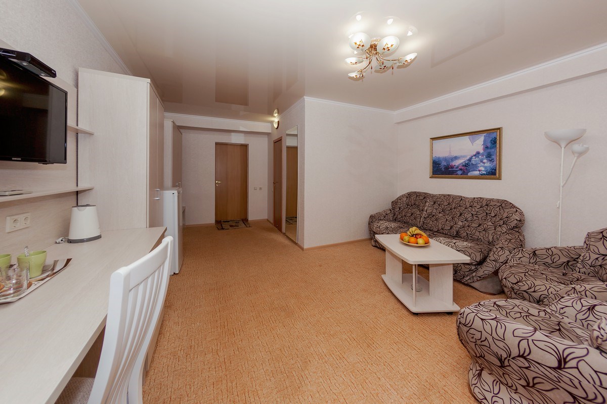 Семейный номер 2-х комнатный с балконом корпус 4 (2-4 этаж ) в Кристалл уют