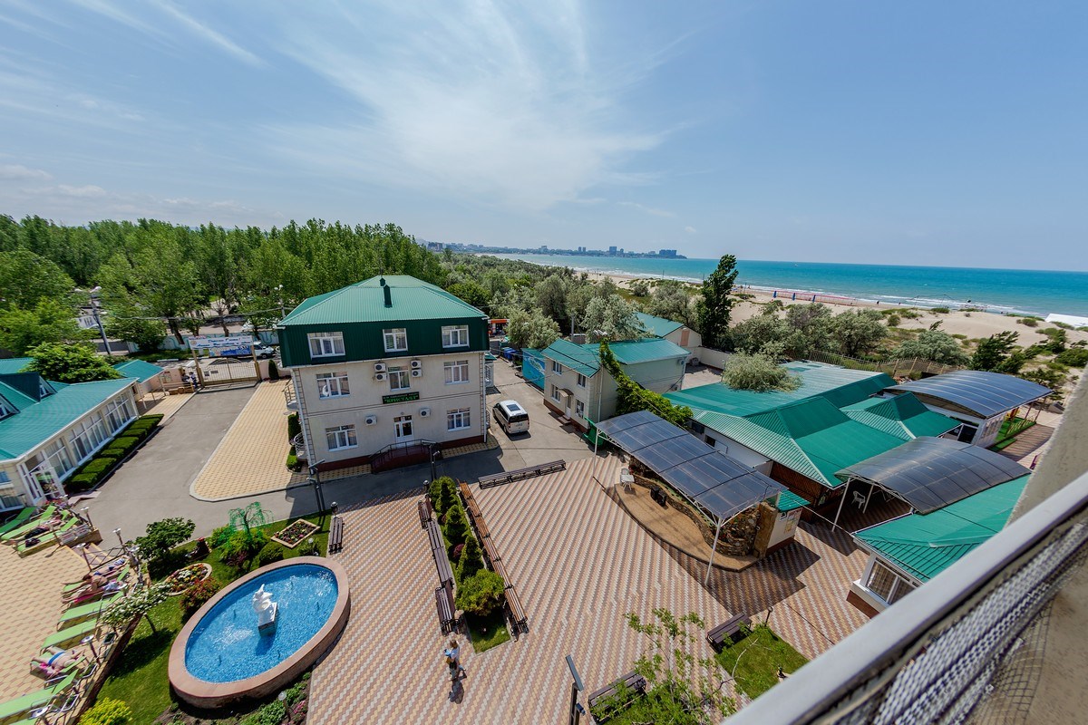 Семейный номер 2-х комнатный с балконом корпус 4 (2-4 этаж ) в Кристалл уют