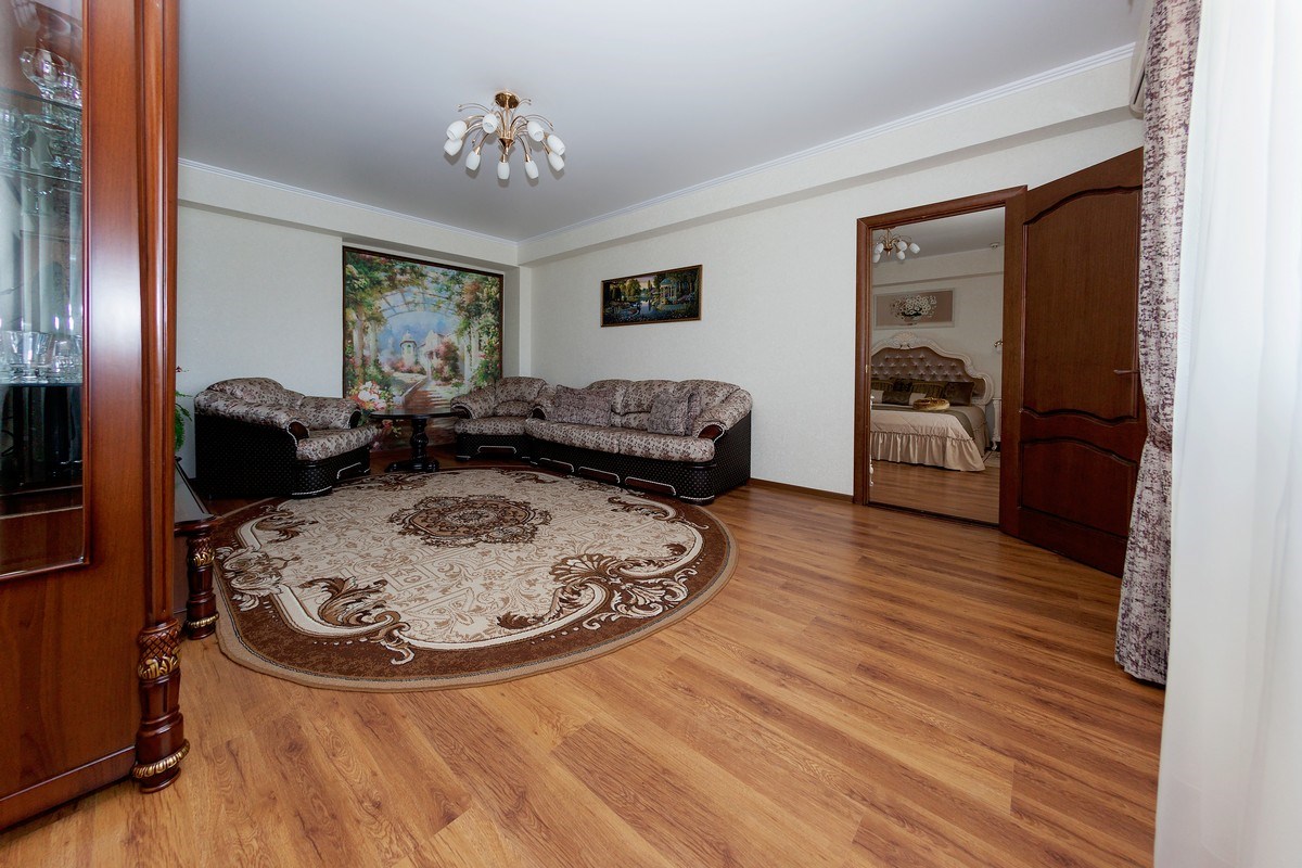 Семейный 3-х комнатный с балконом (4-й этаж) корпус 4 в Кристалл уют