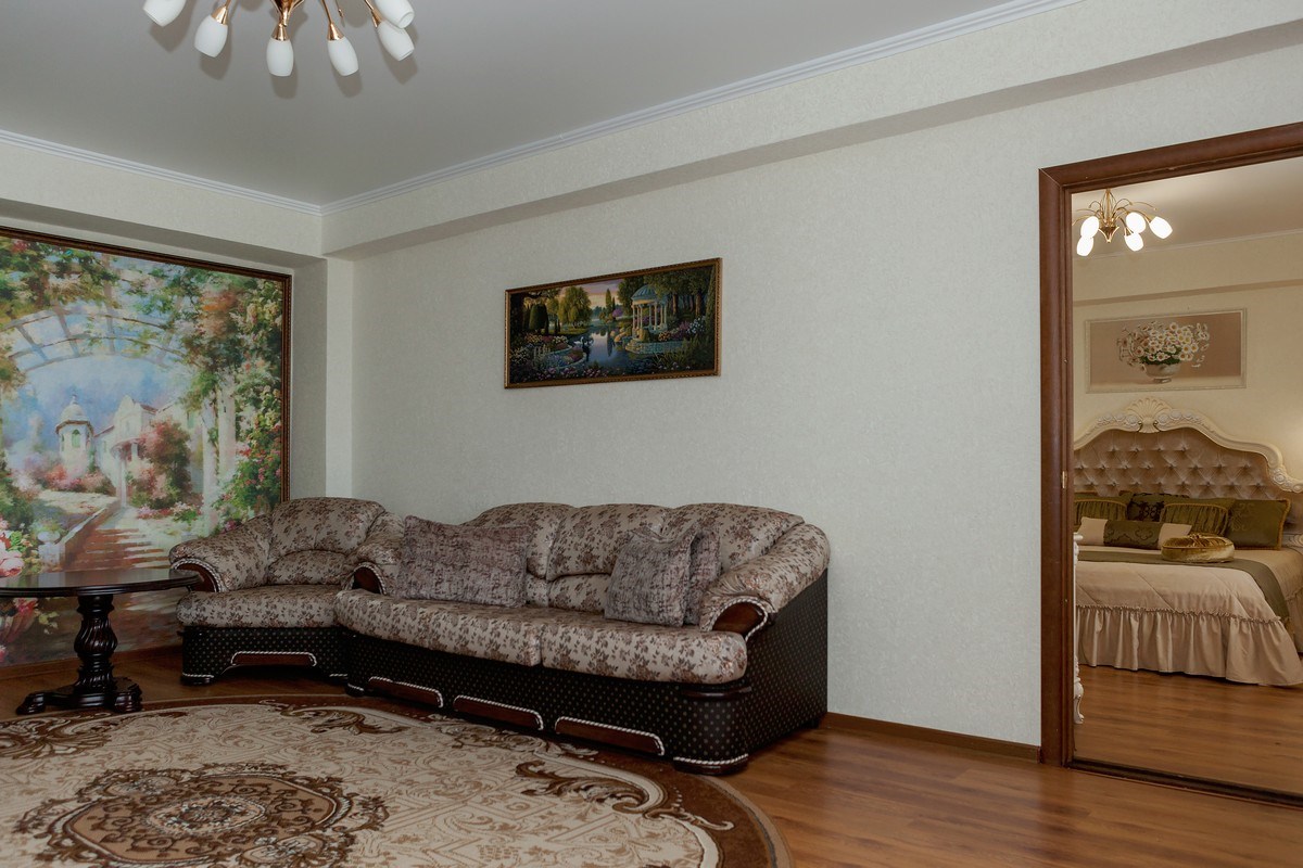 Семейный 3-х комнатный с балконом (4-й этаж) корпус 4 в Кристалл уют