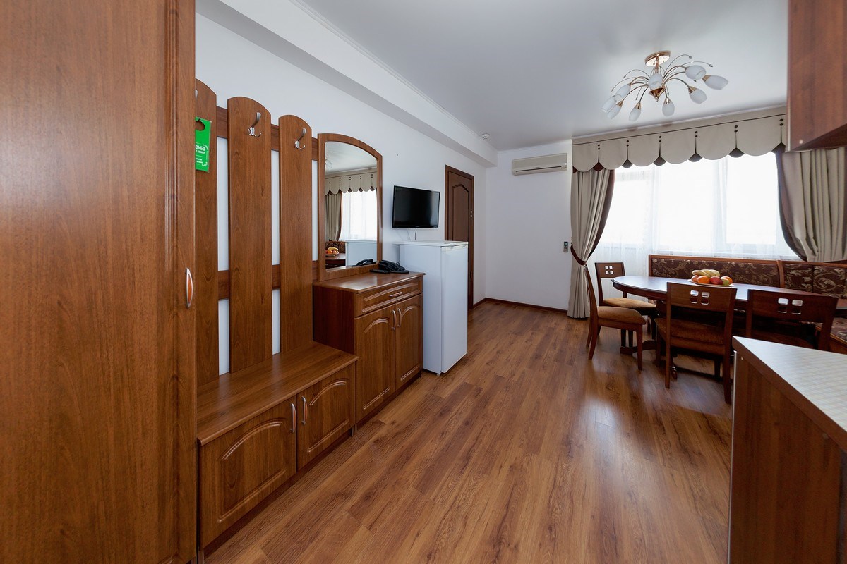 Семейный 3-х комнатный с балконом (4-й этаж) корпус 4 в Кристалл уют