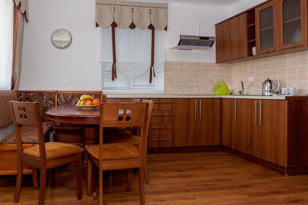 Семейный 3-х комнатный с балконом (4-й этаж) корпус 4 в Кристалл уют