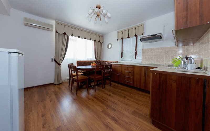 Семейный 3-х комнатный с балконом (4-й этаж) корпус 4 в Кристалл уют