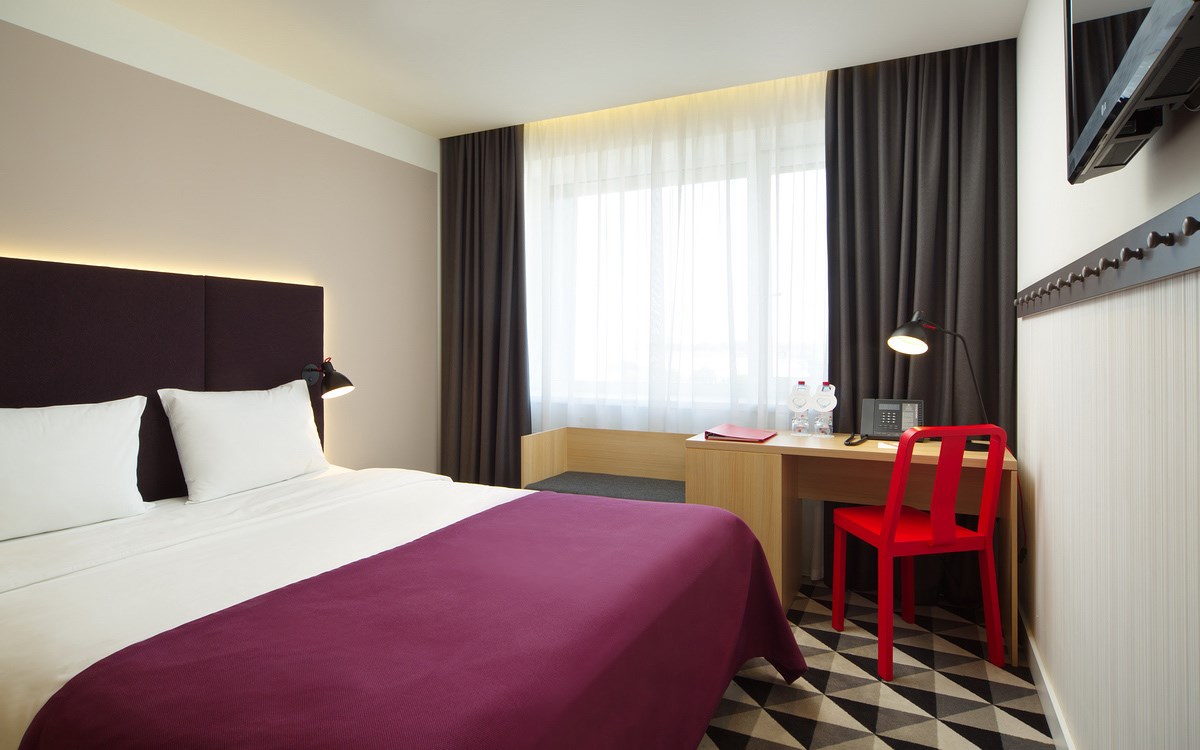 SMART Стандарт с двуспальной кроватью в Azimut Сити Отель Воронеж