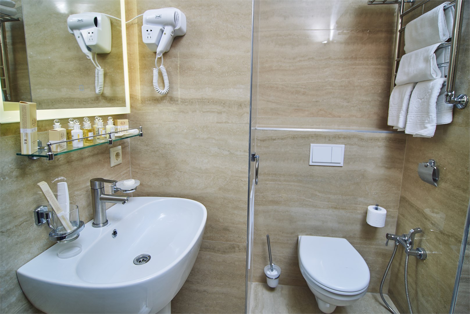 Двухкомнатный Люкс c балконом в Дворец Нарзанов