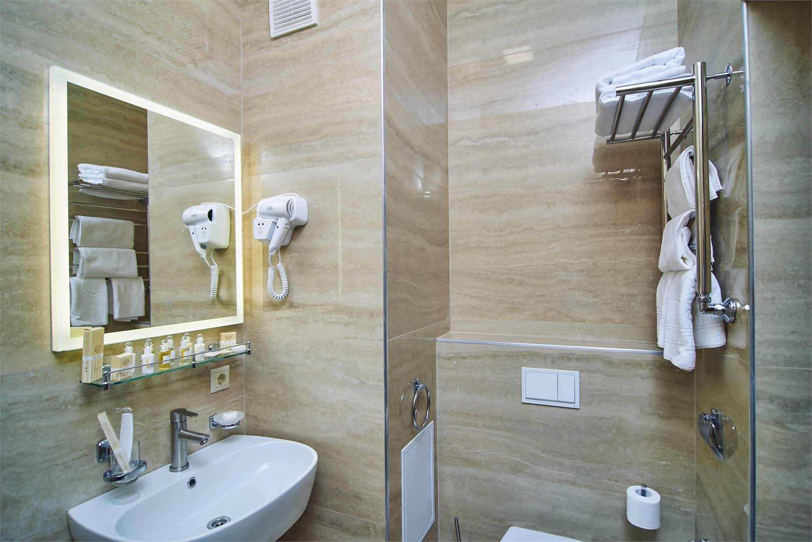 Двухкомнатный Люкс c балконом в Дворец Нарзанов