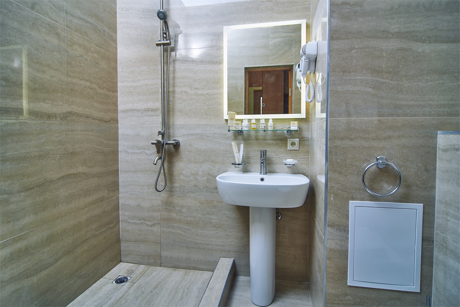 Двухкомнатный Люкс c балконом в Дворец Нарзанов