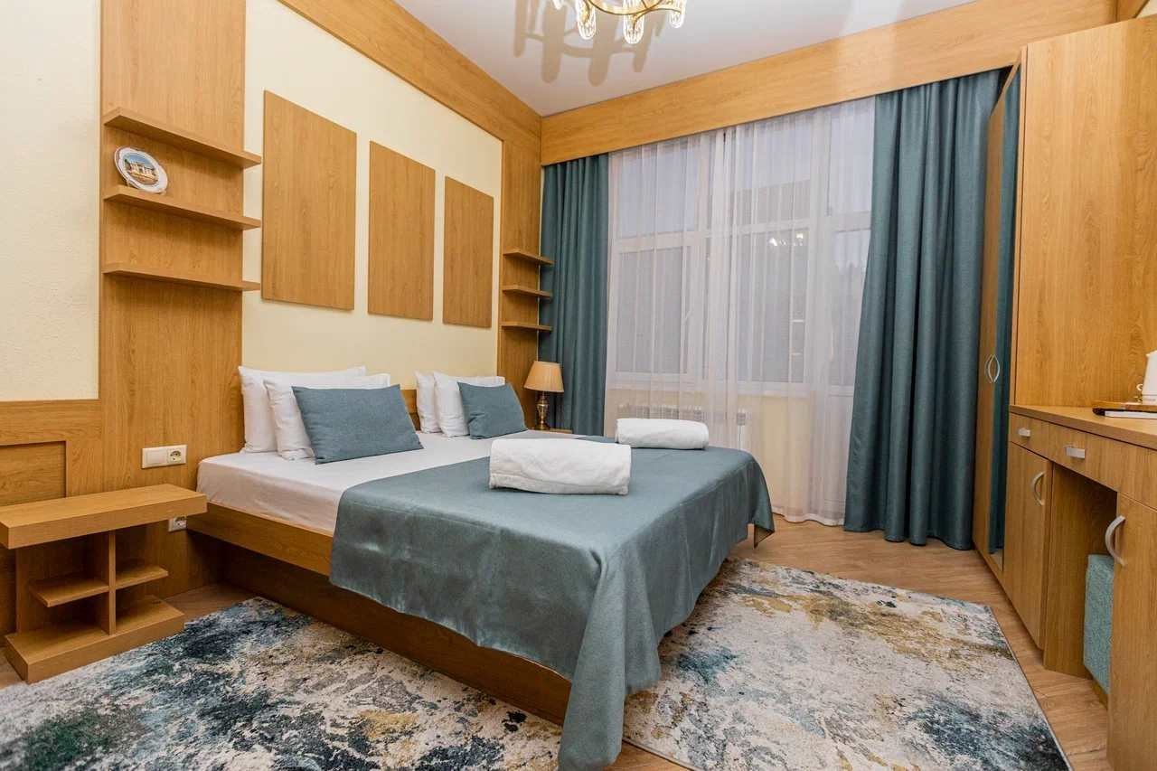 Двухкомнатный Люкс c балконом в Дворец Нарзанов