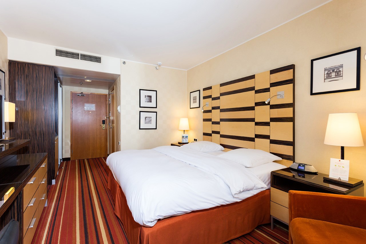 Супериор с двуспальной кроватью в Azimut Сити Отель Олимпик Москва